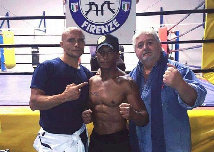 Giovanni Giorgetti con l'allenatore Leonardo Turchi e il presidente del Boxing Club Luciano Polvani
