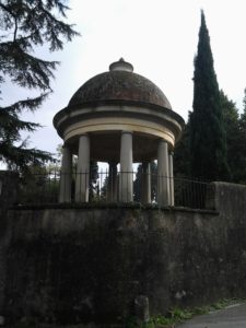 L'edicola che dà il nome alla Villa dell'Ombrellino a Bellosguardo
