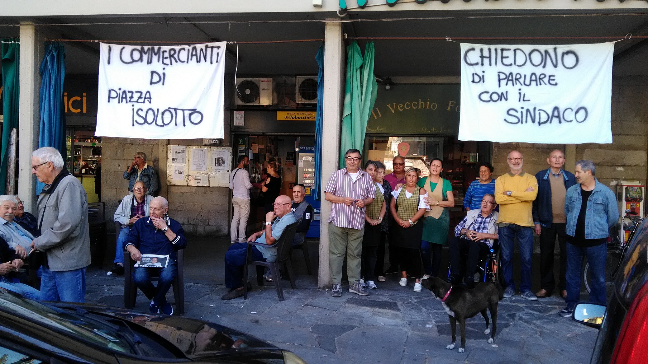 protesta commercianti piazza dell'Isolotto
