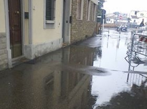 protesta via lunga parcheggi allagamenti transenne