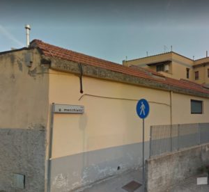 Via Pisana è una delle vie più antiche del nostro quartiere. Così antica che hanno pensato di pienare tratti anche di centinaia di metri senza lasciare strade trasversali. Ma quando hanno costruito via Baccio da Montelupo, a San Quirico, hanno fatto il resto. In macchina si è costretti a lunghi giri. A piedi per fortuna ci sono vari passaggini pedonali. Addirittura vie vere e proprie, come via Macchietti, che sè una via interamente pedonale