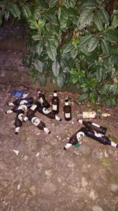 Sono state ritrovate anche grosse quantità di bottiglie di birra e alcolici
