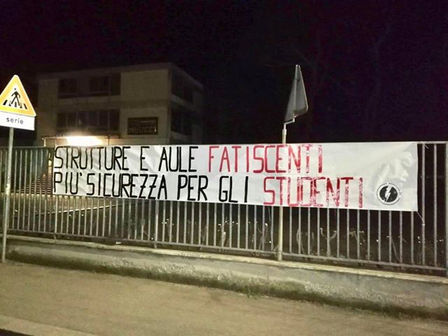 striscione blocco studentesco meucci