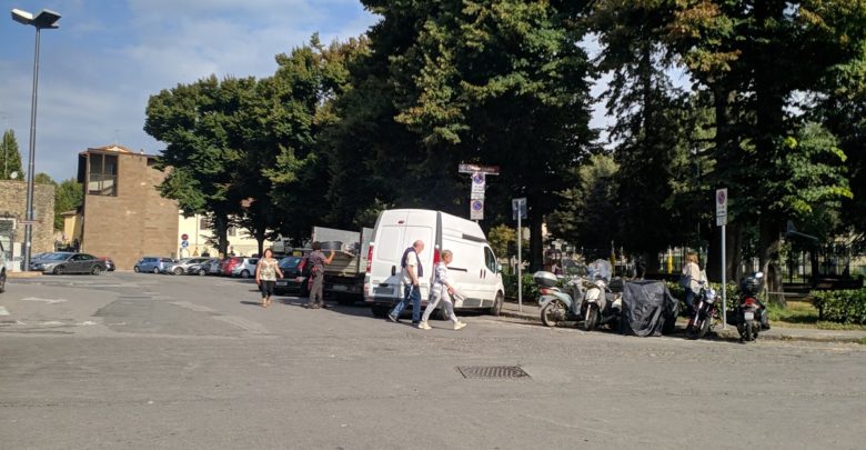 Piazza tasso, una delle principali piazze di Oltrarno