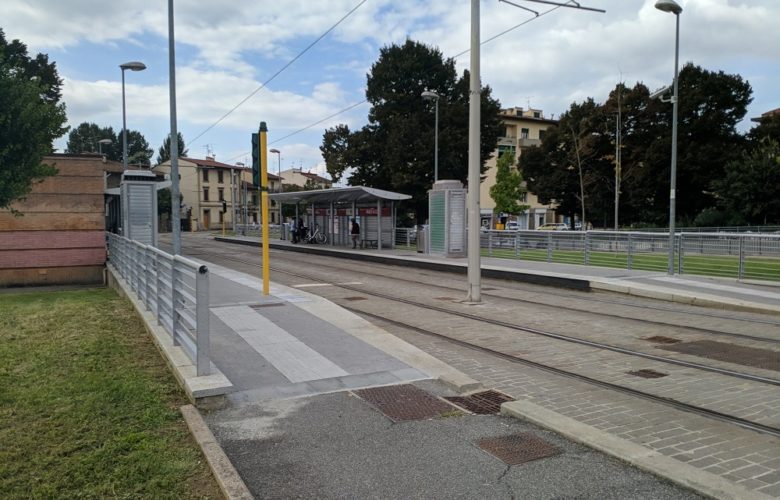 piazza paolo uccello fermata tranvia (1)