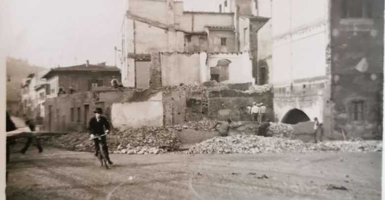 Piazza Gaddi al momento della riqualificazione. Furono demolite anche le case dove era accorpato l'oratorio di San Carlo. Foto per gentile concessione di Carlo Alberto Manetti