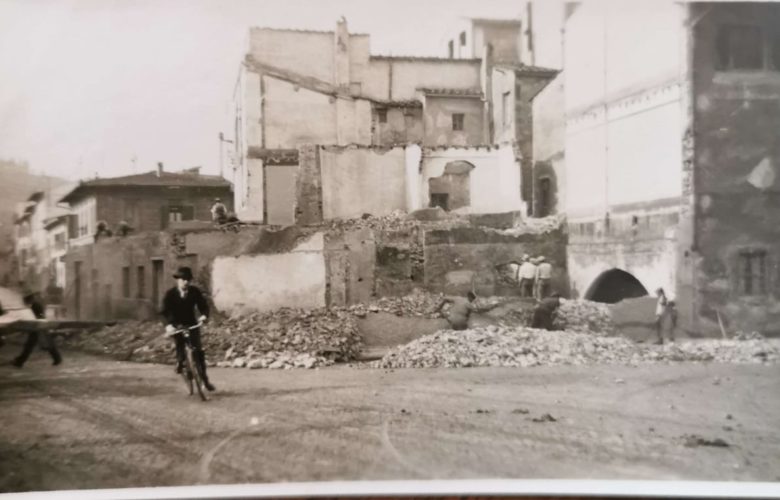 Piazza Gaddi al momento della riqualificazione. Furono demolite anche le case dove era accorpato l'oratorio di San Carlo. Foto per gentile concessione di Carlo Alberto Manetti