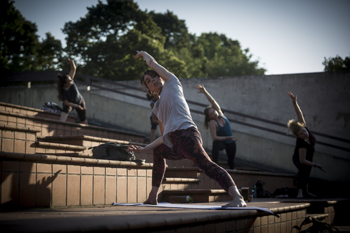 Yoga all'anfiteatro di Villa Strozzi