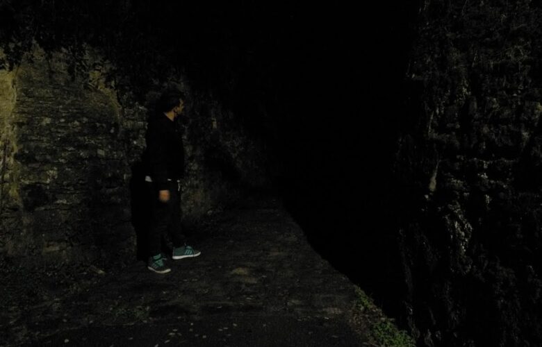 La discesa a pietre di via di san Vito è completamente priva di illuminazione pubblica, di notte si fa pericolosa e difficile, con un alto rischio di inciampo