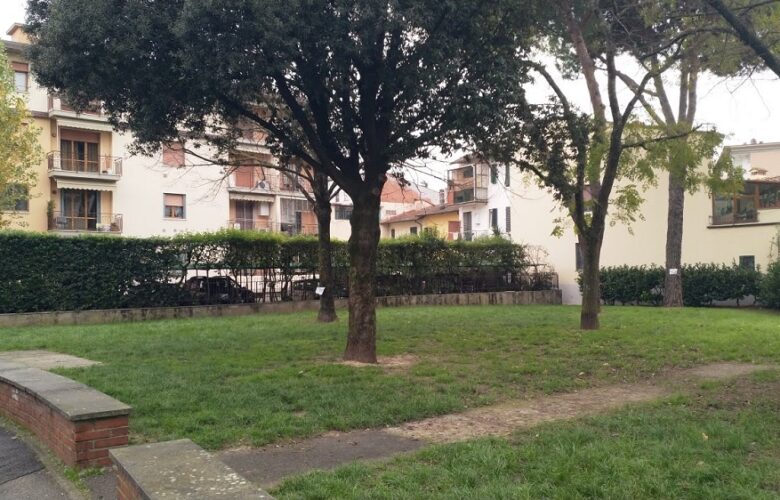Una terza area verde in via Ambrogio di Baldese, indebitamente utilizzata per far defecare i cani senza poi pulire.