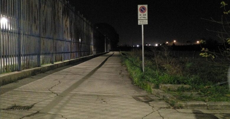 La strada perimetrale del carcere di Sollicciano che conduce verso le campagne abbandonate  teatro del macabro ritrovamento