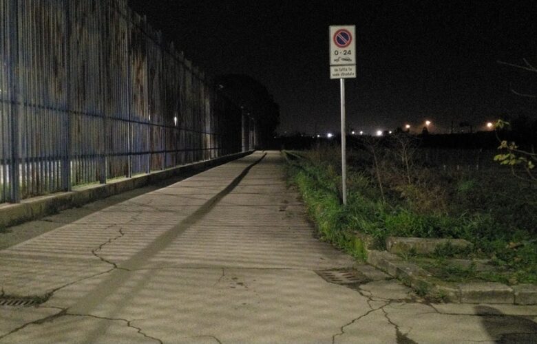 La strada perimetrale del carcere di Sollicciano che conduce verso le campagne abbandonate  teatro del macabro ritrovamento