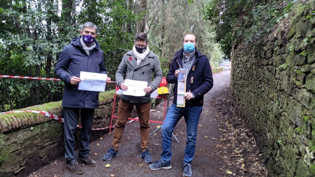 Jacopo Cellai con Alessandro Draghi in occasione della loro ultima battaglia comune, quella per la viabilità e illuminazione a Monte Oliveto. In foto presente anche il consigliere di q4 Davide Bisconti, che rimane in Forza Italia.