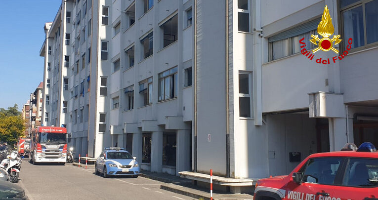 incendio vigili del fuoco via dei bassi