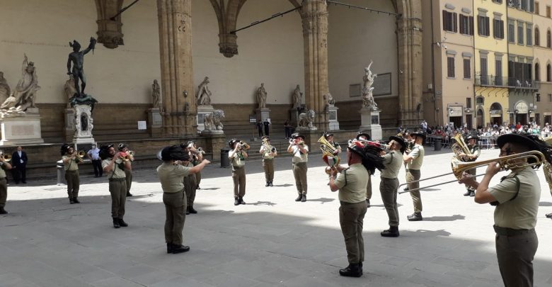 fanfara esercito piazza signoria (1)