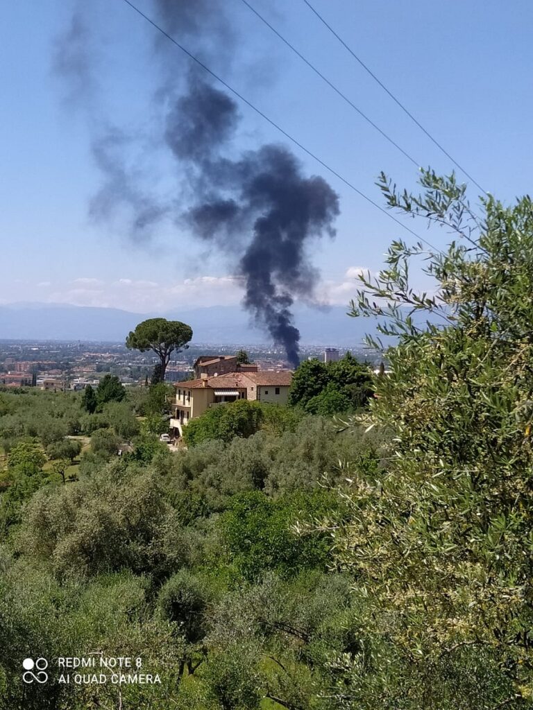 L'impressionante incendio di Ponte a Greve visto dall'alto delle colline di Marignolle