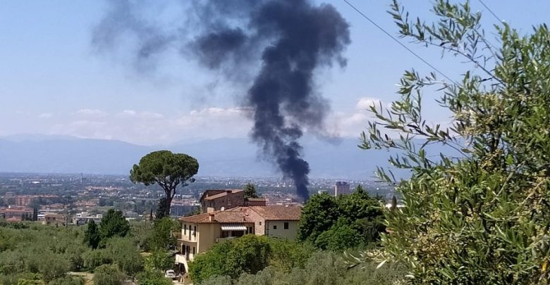 L'impressionante incendio di Ponte a Greve visto dall'alto delle colline di Marignolle