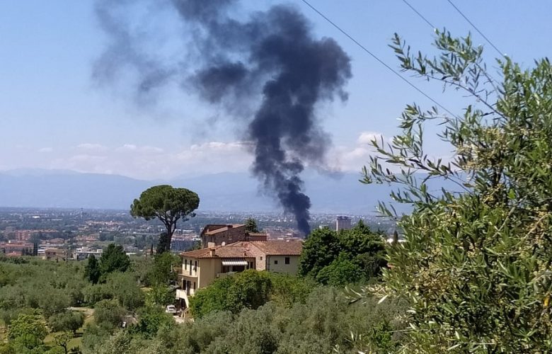 L'impressionante incendio di Ponte a Greve visto dall'alto delle colline di Marignolle