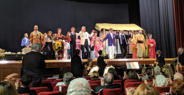 Madama Butterfly venerdì dell'opera Franz Moser Stagione lirica Teatro Aurora Scandicci inchino