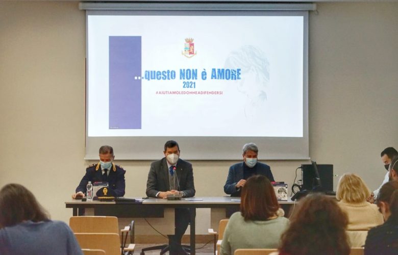 incontro questura scuole violenza sulle donne chiedi aiuto alla polizia