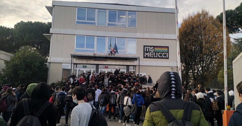 occupazione Meucci Galilei Firenze (1)