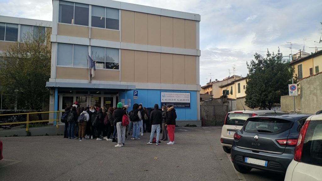 occupazione Meucci Galilei Firenze (2)