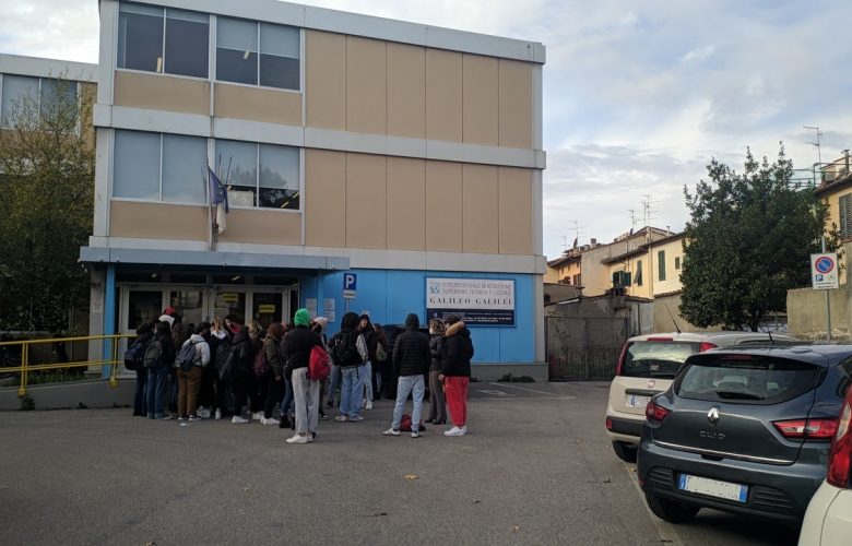 occupazione Meucci Galilei Firenze (2)