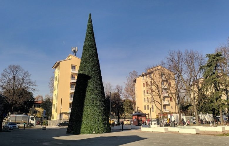 albero di Natale piazza dell'Isolotto 2021 (2)