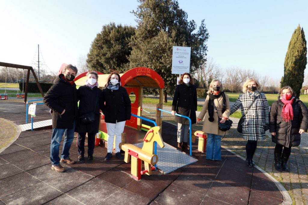  Al parco Argingrosso inaugurazione dei nuovi giochi inclusivi presente il vicesindaco Alessia Bettini l’assessore all’ambiente Cecilia Del Re il presidente del quartiere 4 Mirko Dormentoni, Valentina Borgoni dell’associazione Gabriele Borgoni Onlus e Alessandra Bandini fondazione cassa di Risparmio Firenze. Foto CGE Fotogiornalismo