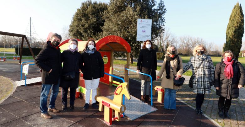 Al parco Argingrosso inaugurazione dei nuovi giochi inclusivi presente il vicesindaco  Alessia Bettini l’assessore all’ambiente Cecilia Del Re  il presidente del quartiere 4 Mirko Dormentoni, Valentina Borgoni  dell’associazione Gabriele Borgoni Onlus e Alessandra Bandini fondazione cassa di Risparmio Firenze.
Foto CGE Fotogiornalismo