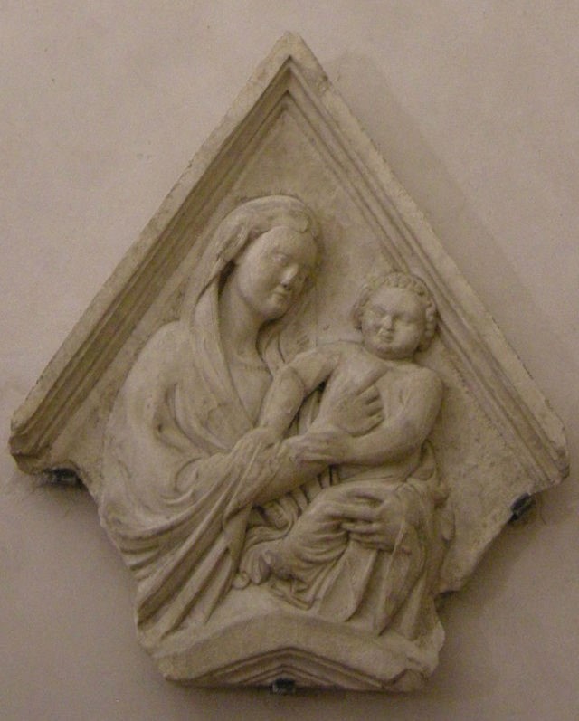 (Fig.5) Gino Micheli da Castello (attr.), Madonna col Bambino, 1340 ca., marmo, Firenze, Museo di Santa Croce (Foto Wikipedia).