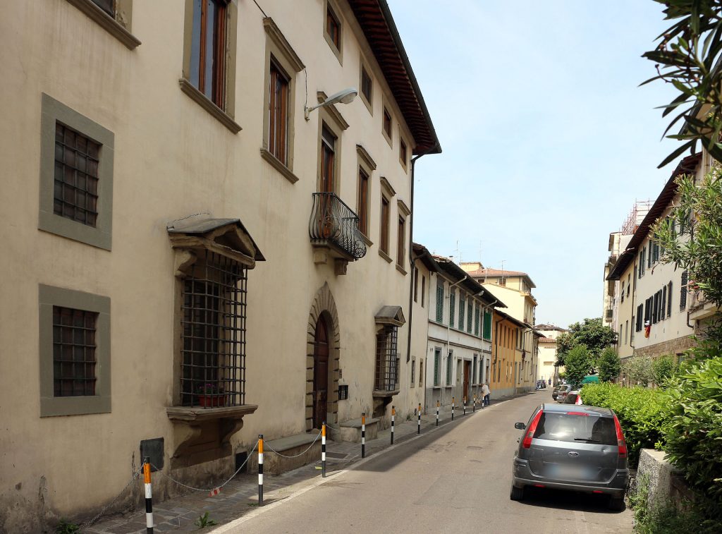 Uno scorcio della Via del Palazzo dei Diavoli (Foto Wikipedia).