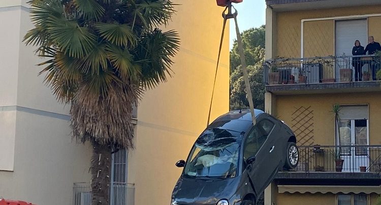 via dell'olivuzzo incidente auto cortile