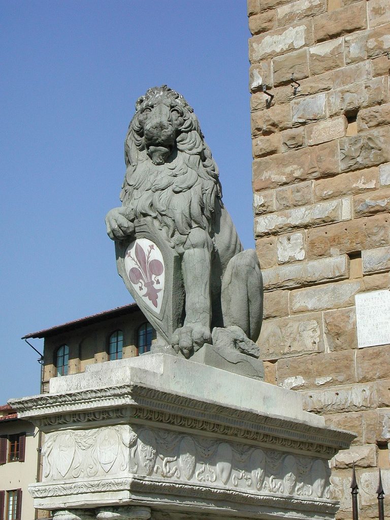 Marzocco, copia dell'originale scultura donatelliana (1420 ca.) oggi conservata al Bargello, Firenze, Piazza della Signoria.