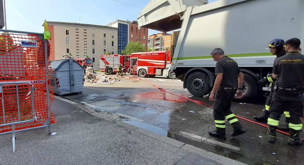 incendio camion Alia piazzetta Sansepolcro 2