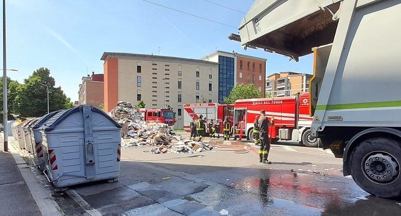 incendio camion Alia piazzetta Sansepolcro 3