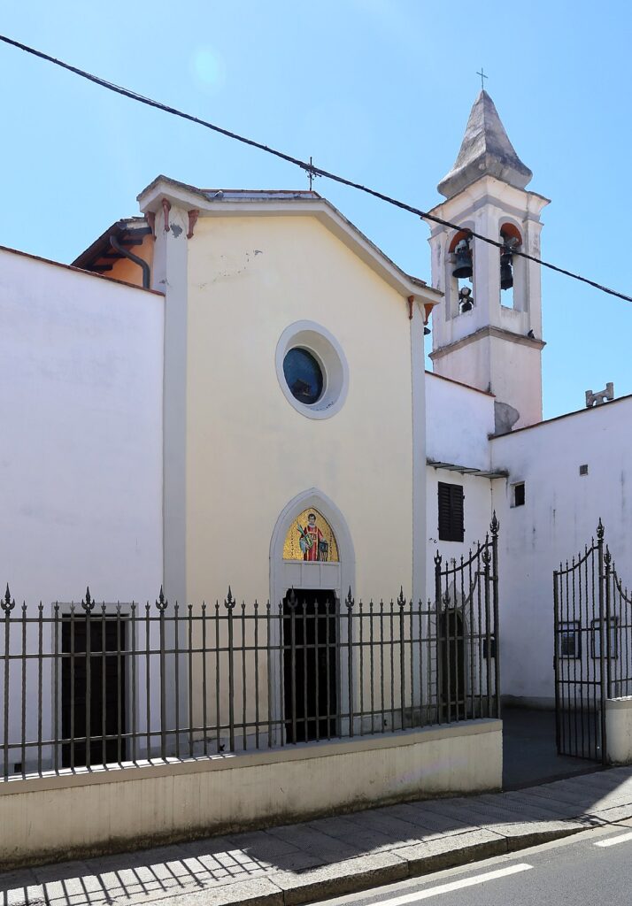 La facciata della chiesa di San Lorenzo a Greve. Foto presa da Wikipedia.