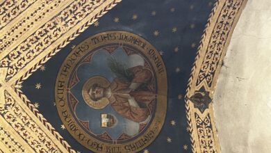 San Lorenzo, particolare degli affreschi nella volta presbiteriale.