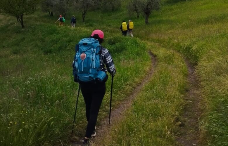 L'ultima camminata con gli zaini prima che venissero rubati: chi li ritrovasse abbandonati può contattare questa redazione